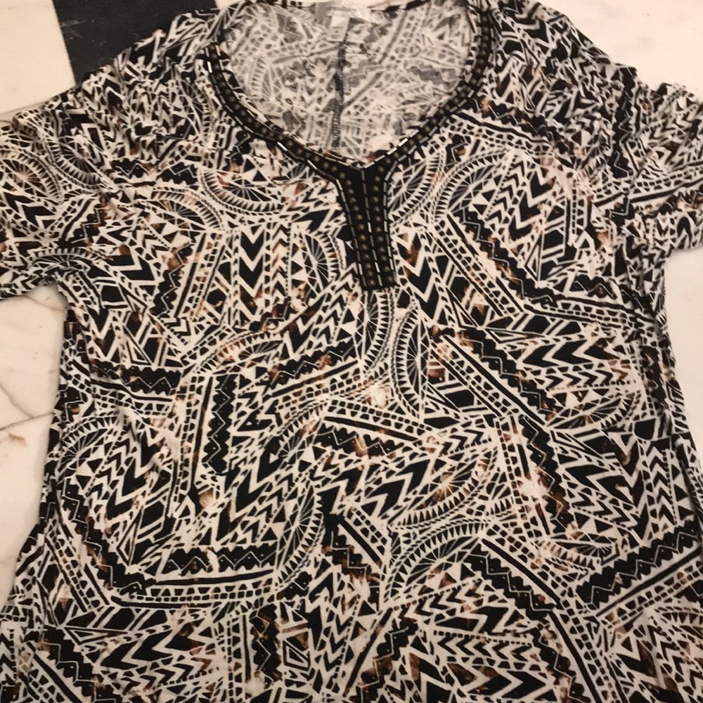 Softest top w hand sewn beads and decor neck area - Picture 5 of 10